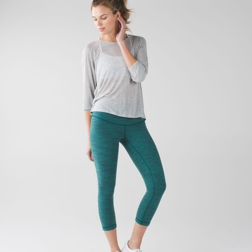 Lululemon Wunder Under Crop, Color Diamond Jacquard Teal Size 4